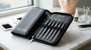 Pince à épiler professionnelle en titane avec pointe en fibre pour extensions de cils, précision et isolation, personnalisation OEM - Product Image 2