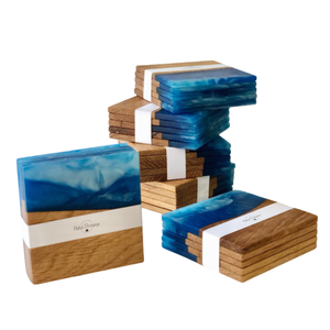 Juego de Posavasos de Madera y Resina con Soporte, Hechos a Mano, Personalizados, Regalo Único, Accesorios de Mesa de Arte Navideño, Cuadrados, Personalizables - Product Image 1