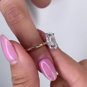 Anillo de Compromiso con Diamante Ovalado de Laboratorio de 2.00ct, Certificado por IGI, con Halo Oculto en Oro Amarillo VVSVS, para Mujer - Product Image 2