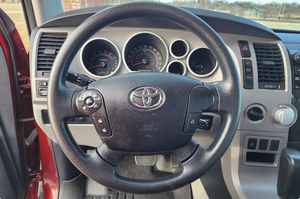 Vehículo Usado a Precio Accesible - Volante a la Izquierda |   Volante a la derecha |   TOYOTA TUNDRA SR5 DOBLE CABINA 4X4 2010 - Product Image 4