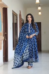 Conjunto Anarkali de Algodón Tradicional con Estampado a Mano en Índigo, Kurti hasta la Rodilla, Pantalón y Dupatta a Juego, Cómodo para Fiestas y Diwali - Product Image 6