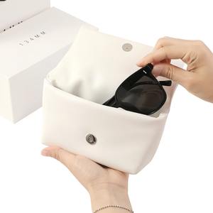 Estuche de cuero con imán para gafas con logotipo personalizado Embalaje de gafas con cierre magnético con paño de microfibra para limpieza y protección - Product Image 4