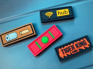 Patchs en PVC personnalisés de haute qualité différentes couleurs en forme de fleur 3D avec décoration de perles sur toile patchs en caoutchouc en gros - Product Image 4