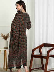 Kurta Recta de Algodón con Estampado Floral para Mujer, con Pantalón Elástico en la Parte Inferior y Dupatta, Largo hasta la Pantorrilla, Cuello Redondo, Manga Tres Cuartos, Verde - Product Image 2