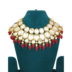 Ensemble de bijoux de mariée sertis de perles rouges Kundan et de perles, plaqué or 24 carats pour mariage - Product Image 3