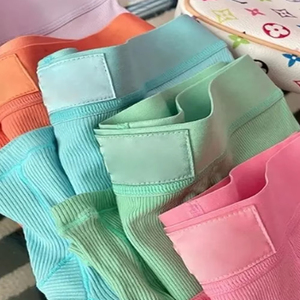 ชุดออกกำลังกายแบบชิ้นเดียวสไตล์ปี 2025 ผลิตในปากีสถาน พร้อมโลโก้สั่งทำ ผ้าฟลีซระบายอากาศ เสื้อยืด กางเกงขาสั้นออกกำลังกาย สปอร์ตบรา กางเกงขาสั้นปั่นจักรยาน - Product Image 2