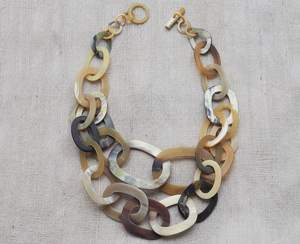 Collier en corne de buffle écologique avec maillons gradués faits à la main, grosses perles de zircon – Cadeau de Noël et d'anniversaire pour elle - Product Image 6