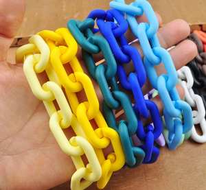 Tenture murale en chaîne de résine de qualité supérieure, maillon décoratif en acrylique fait main unique pour les intérieurs de maison élégants et modernes - Product Image 5