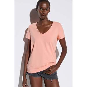 T-shirt basique en Lycra à col en V - Product Image 1