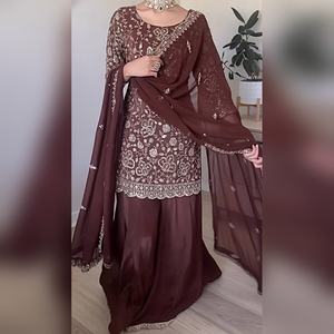 Ensemble exclusif sharara salwar kameez en georgette avec un haut à richement brodé et un pantalon palazzo avec un dupatta assorti pour les sorties décontractées - Product Image 4