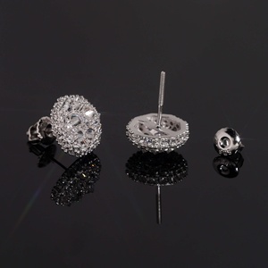 <span class=keywords><strong>Orecchini</strong></span> a Bottone da Uomo in Argento Massiccio con Moissanite VVS Incastonata a Mosaico Invertito - Product Image 4