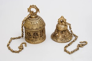 Cloche murale vintage en laiton massif pour jardin extérieur, avec chaîne de suspension, lot de 2 cloches pour aménagement paysager et terrasses - Product Image 2