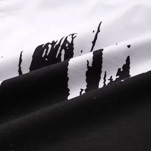 Camiseta gráfica elegante con estampado llamativo de alta calidad, tela ideal para marcas de ropa de calle que buscan Gen Z - Product Image 3