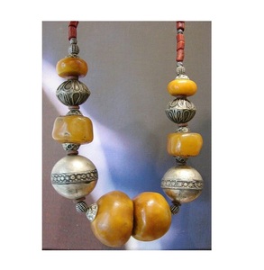 Collar de cuentas de resina hecho a mano con piedras de resina a la venta a granel de La India, collar de madera de resina al por mayor - Product Image 5