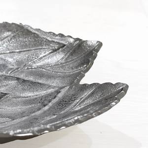 Plateau de service réutilisable fabriqué à la main Design de feuille de ton argent Plateau décoratif en forme de feuille en aluminium fabriqué artisanalement métallisé - Product Image 4