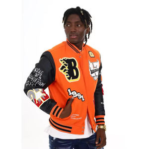 เสื้อแจ็คเก็ตหนังมหาวิทยาลัยสำหรับผู้ชายผ้าฟลีซตกแต่งด้วยขนสัตว์ดีไซน์ตัวหนังสือเบสบอล - Product Image 4