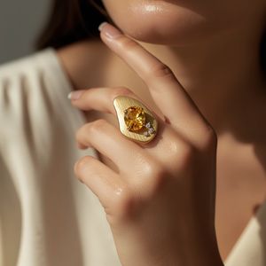 Anillo de zafiro amarillo hecho a mano para mujer, Plata Vermeil 925 con baño de rodio, joyería fina de Tailandia para bodas y fiestas - Product Image 1