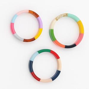 Brazalete de resina tradicional Premium con patrón elegante Pulsera hecha a mano Ideal para colecciones de joyería contemporánea - Product Image 2