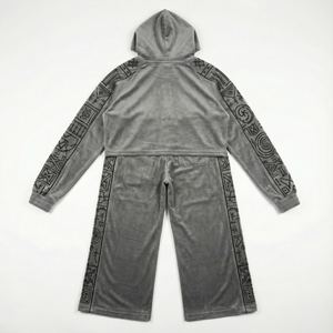 Ensemble de survêtement pour femme 2026 en velours imprimé brodé, coupe-vent, sweat à capuche court, pantalon large, streetwear, poids moyen, écologique - Product Image 3