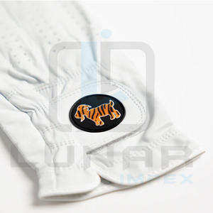 Guantes de golf de cuero Cabretta de mano izquierda para hombre listos para enviar con pegatina sublimada de cabra 3D guantes de cuero de Golf personalizados blancos - Product Image 4