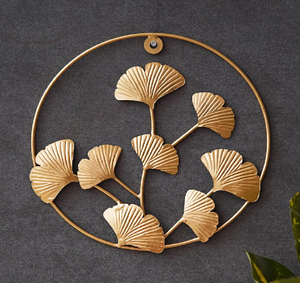 Art mural circulaire en feuille de ginkgo dorée. Ce cadre en métal délicat ajoute du luxe. Disponible à prix de gros. - Product Image 2