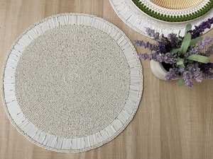 Mantel Individual con cuentas florales blancas hechas a mano y placa de cargador Centro de mesa de comedor decorativo tejido para boda - Product Image 6