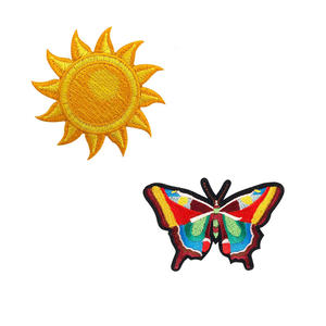 Venta al por mayor de parches bordados con logotipo de punto personalizado, los mejores parches de hierro, material de tela de diseño de moda personalizado a precio barato - Product Image 2