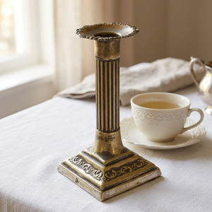 Portavelas cónico estriado de oro antiguo, decoración de mesa con Base cuadrada adornada - Product Image 4