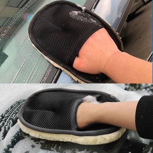 Limpieza impecable de vehículos con nuestro guante de lavado de autos de felpa, guante de lana ultra suave para un detallado automotriz superior y cuidado de motocicletas - Product Image 3