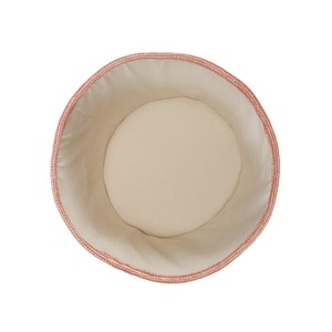 Panier en fibre rouge et blanc, adorable organisateur fait à la main pour les articles de cuisine, les accessoires de coiffeuse, la décoration et le rangement du salon, en provenance d'Inde - Product Image 5