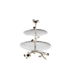 ชั้นวางขนม 2 ชั้น ดีไซน์สวยงาม ทำจากอะลูมิเนียมสีเงิน ผิวโลหะลายตอก เหมาะสำหรับวางเค้กและคัพเค้ก ตกแต่งบ้านและงานอีเว้นท์ - Product Image 3