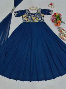 Venta al por mayor Signature Color vestido de diseñador en Premium Faux Georgette con forro interior refinado y exquisito detalle de encaje - Product Image 4