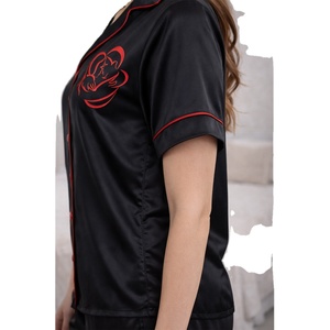 Conjunto de Pijama de Satén para Mujer OEM Samavia – Conjunto de Pijama de Poliéster y Spandex Suave con Ribete en Contraste, Ropa Cómoda para Descansar y Dormir - Product Image 3