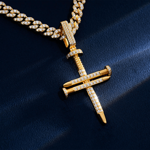 Colgante de Aleación Chapado en Oro con Diamantes CZ Engastados a Mano Personalizado - Product Image 3