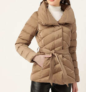 Chaqueta Acolchada con Capucha Ajustable con Cordón, Cierre Frontal con Cremallera, Impermeable, Transpirable, Opción de Logotipo Personalizado para Mujer, Chaqueta de Invierno - Product Image 1