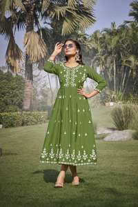 Maruti Fashion Export's New Design Thread Work Rayon Anarkali Dress Vêtements indiens et pakistanais avec manches à col complet Falir - Product Image 3