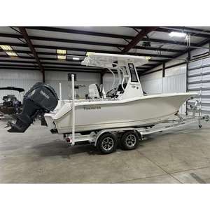 Lancha Motora Tidewater 232 CC Adventure 2025 con Casco de Fibra de Vidrio - Product Image 1