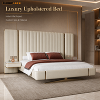 Lit plateforme flottant de luxe en bois de pin rembourré en cuir avec tête de lit haute, taille King, mobilier de chambre d'hôtel