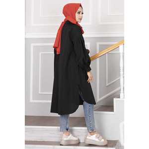 Camisa Túnica Hijab de Corte Ovalado Negra de Estilo Casual Hecha de Tela Popelina - Product Image 5