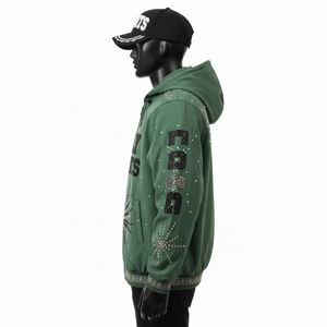 Chaqueta Softshell Premium para Hombre, Tejido Elástico Resistente al Viento, Color Verde con Diseño de Pedrería y Logotipo Personalizado - Product Image 5