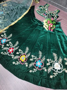 Designer indien LEHENGHA CHOLI vêtements de fête de mariage fil de broderie travail Lehenga Choli avec VISCOS lourds en velours - Product Image 3