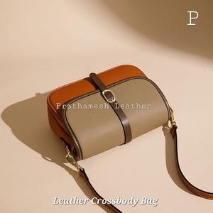 Bolso cruzado de cuero en relieve de estilo artístico Patrones de rayas únicos Colores ricos Cremallera Superficie texturizada Diseños decorativos - Product Image 2