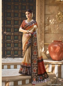 Sari Tradicional Festivo de Seda Gajji de Primera Calidad con Lentejuelas y Adornos Hechos a Mano con Borlas en el Pallu - Product Image 6