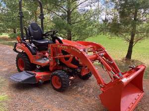 Kubota-Tracteur sous-compact BX2380 d'occasion-Chargeur frontal de haute qualité-Acheter maintenant! Boîte de vitesse de pompe à engrenages de moteur de noyau de caractéristiques - Product Image 2