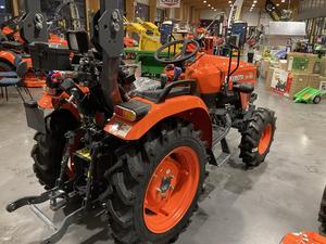 Tractor Kubota bastante usado, maquinaria agrícola y de jardín de tractores subcompactos con cargador frontal y retroexcavadora lista para la venta - Product Image 6