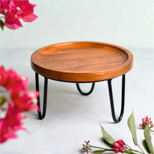 Soporte de pastel de madera con patas de hierro soporte de pastel de diseñador único y elegante aspecto natural - Product Image 2