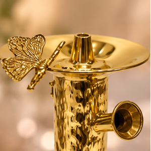 Cachimba de lujo de latón con base de tronco de árbol y vástago curvado |   Shisha Artesanal con Acabado Lacado, Diseño Botánico y Decoración Dorada - Product Image 3