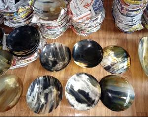 Ensemble de serveurs à salade en corne de buffle naturelle Ustensile de cuisine à mélanger noir pour les fêtes à la maison et à l'hôtel en plastique durable - Product Image 2