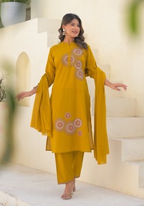 Hermoso conjunto Kurti de algodón Premium con trabajo manual perfecto para todo tipo de eventos - Product Image 3