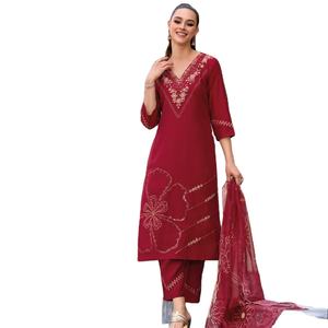 Top Designer Broderie & Travail manuel sur tissu Viscose Silk Kurti avec intérieur et impression numérique dupatta Kurtis set - Product Image 1